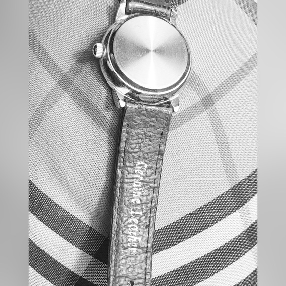 Vintage Classic Brand Antimagnetic Wrist Watch - Picture 5 of 9